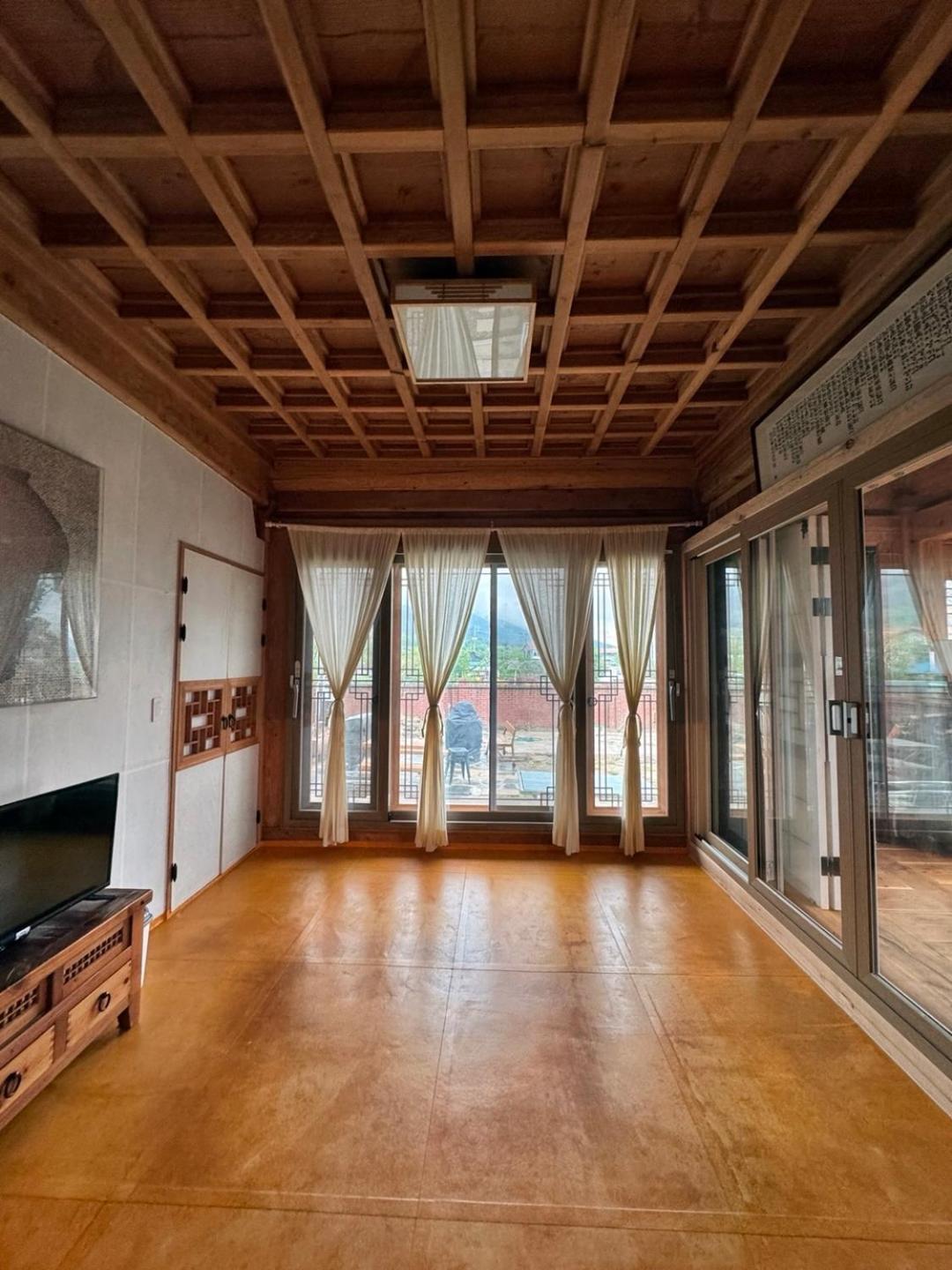 Hanok - Jukrokjungsa Holiday home *
